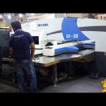 Mataas na kalidad servo cnc hydraulic turret punch press machinery