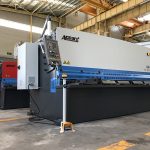 haydroliko naggugupit machine 12mm bakal plate cutting machine 2500mm